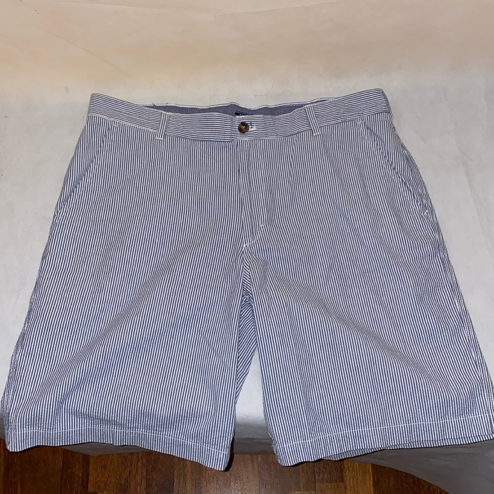 Used Izod seersucker shorts size 38